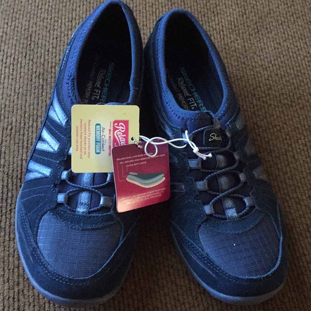 Skechers memory foam tennis shoes